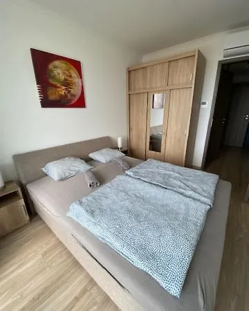 아파트 Sunshine Ezustpart Apartman 4/410 *